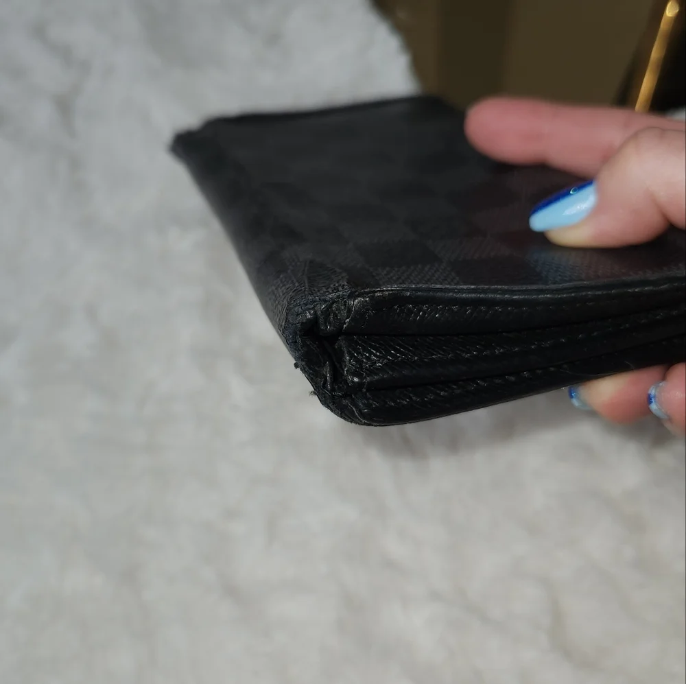 LOUIS VUITTON Portefeuille Brazza Long Wallet Damier Graphite w/ flaws